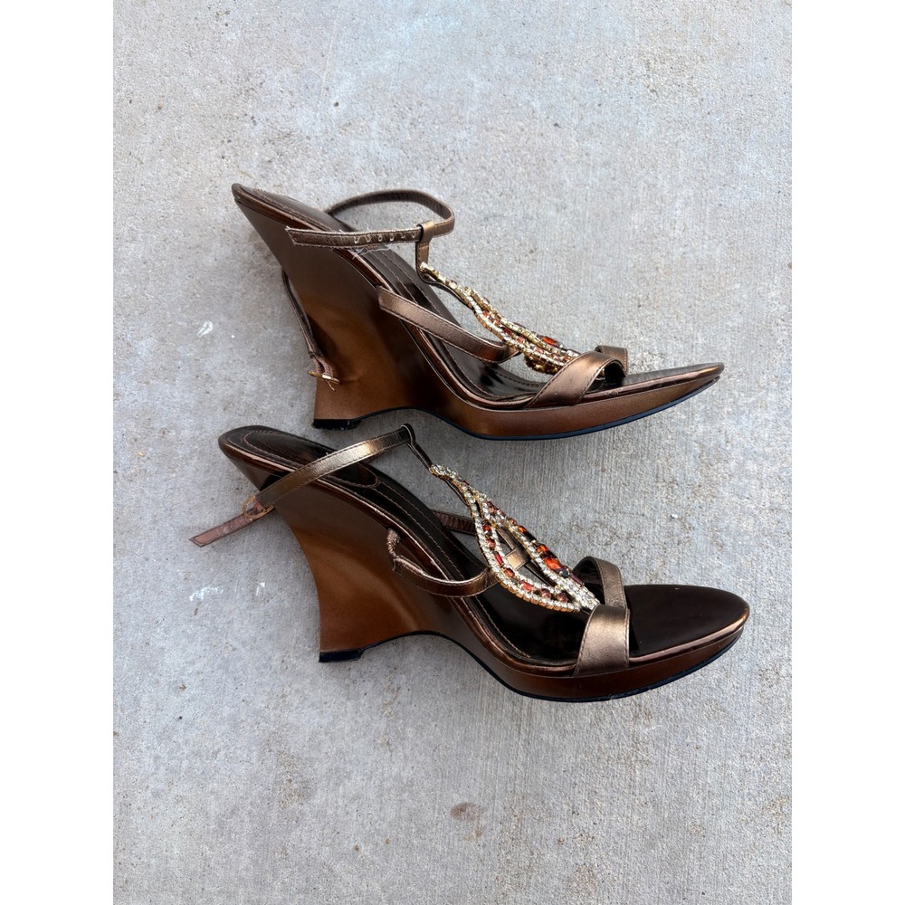 Y2K Grail Baby Phat Metallic Bronze Rhinestone Cat Logo Wedge Sandals Heels 7 - Picture 3 of 5